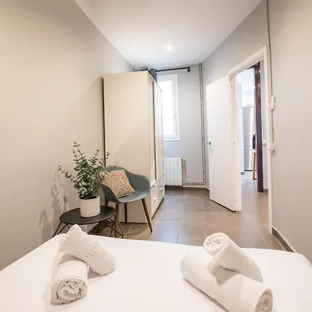 33mal1082- Big 2br Near Sagrada Familia * バルセロナ